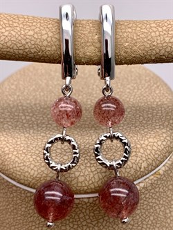 Серьги с камнем Клубничный кварц 106985-2 (5,6 гр, 6-8 мм, 45 мм, Клубничный кварц, Бразилия, Гладкий - фото 629008